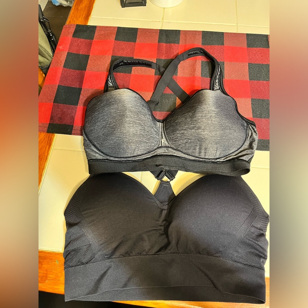 2 sports bras size XL